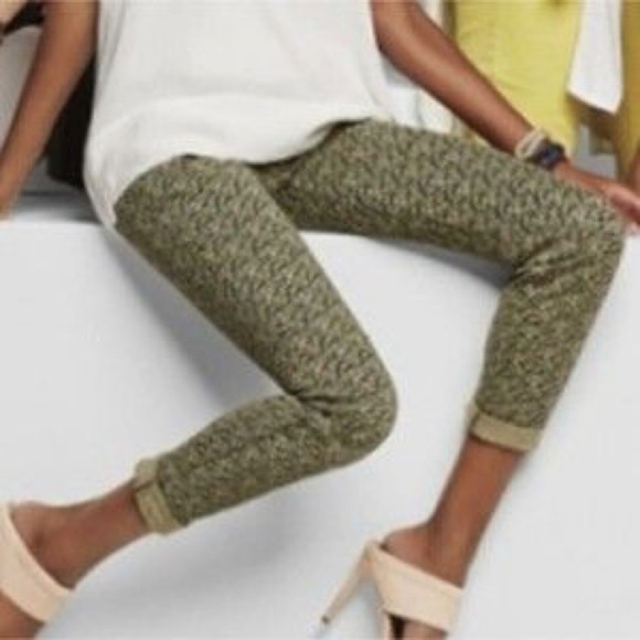 CAbi | #5083 Ditsy Floral Print Skinny Jeans - Picture 2 of 7